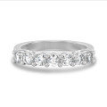 Memoire Ring mit Labordiamanten von 0.70 Karat in 18 Kt Weißgold