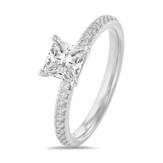 5.00 Karat Solitärring mit laborgezüchtetem Prinzessdiamant aus Weißgold mit kleinen Labordiamanten