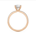 2.50 Karat Solitärring mit laborgezüchtetem Diamant im Kissenschliff aus Rotgold und hidden halo