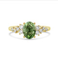 1.00 Karat Solitär-Cluster-Ring aus Gelbgold mit Fancy Vivid Green ovalem Labordiamanten