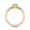 1.20 Karat Solitär-Cluster-Ring aus Rotgold mit Marquise Diamant