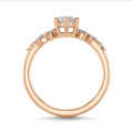 2.00 Karat Solitär-Cluster-Ring aus Rotgold mit Marquise Diamant
