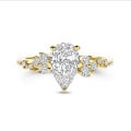 2.00 Kt Solitär-Cluster-Ring aus Gelbgold mit Diamant im Tropfenschliff