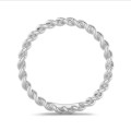 Stackable twisted ring in white gold