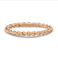 Stackable twisted ring in red gold