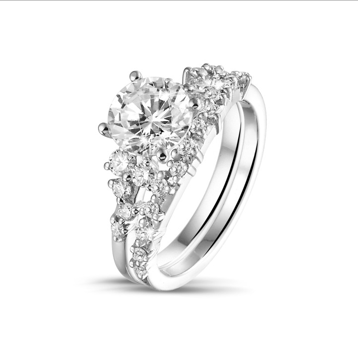 1.00 carat solitaire cluster ring in white gold with a round diamond