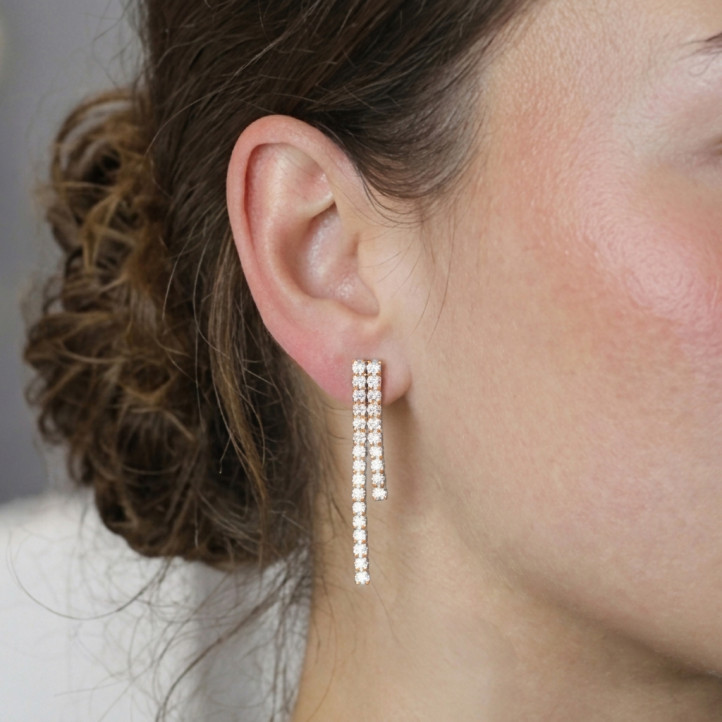 Straight earrings with 3.90 carat lab grown diamonds in red gold