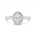 1.20 quilates halo anillo solitario diamante ovalado cultivado en laboratorio en oro blanco con diamantes redondos cultivados en laboratorio
