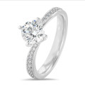 2.00 quilates anillo solitario diamante cultivado en laboratoria en platino con diamantes en los lados cultivados en laboratoria