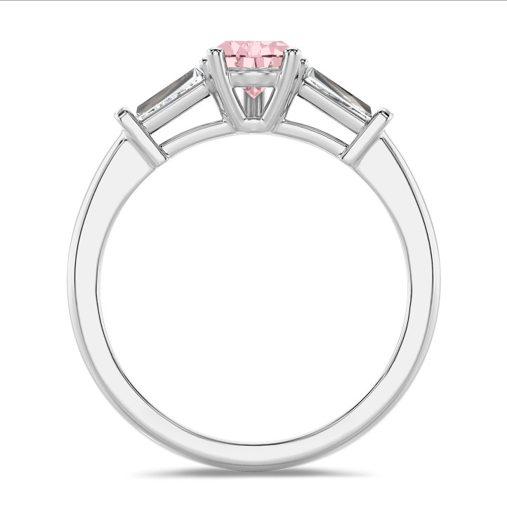 1.00 quilates anillo trilogía en platino con diamante pera rosa cultivado en laboratorio y baguettes cónicos cultivados en laboratorio