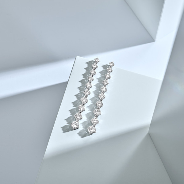 Pendientes - Pendientes dégradé con 5.85 quilates diamante cultivado en laboratorio en oro blanco