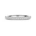 Anillo de eternidad medio engastado de 0,26 quilates en oro blanco – combina con todos los anillos de la colección Fancy Shapes