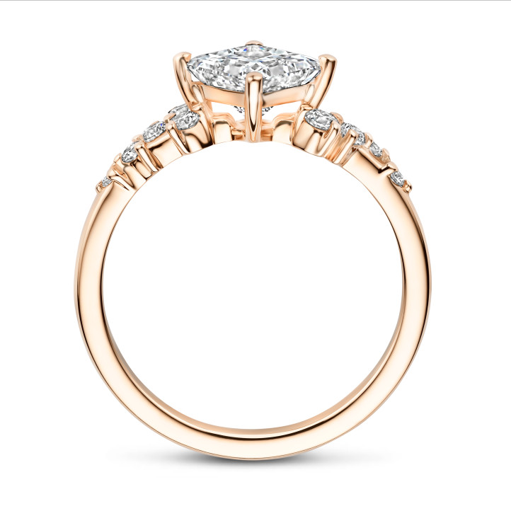 Anillo solitario tipo cluster 2.00 ct en oro rojo con diamante corte princesa