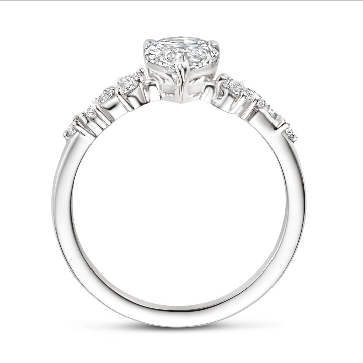 Anillo solitario tipo cluster 1.00 ct en oro blanco con diamante corte pera