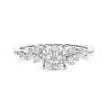 Anillo solitario tipo cluster 1.50 ct en oro blanco con diamante corte cojín