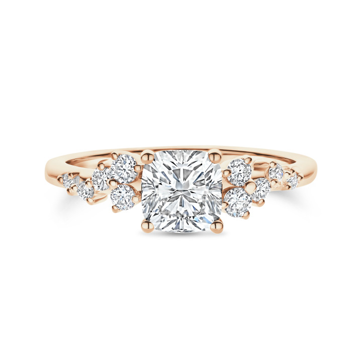 Anillo solitario tipo cluster 1.50 ct en oro rojo con diamante corte cojín