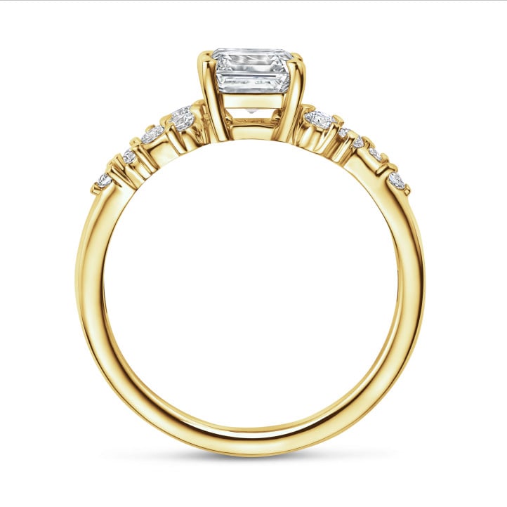 Anillo solitario tipo cluster 1.20 ct en oro amarillo con diamante corte Asscher