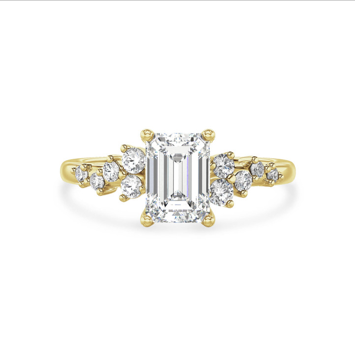Anillo solitario tipo cluster 1.00 ct en oro rojo con diamante corte esmeralda