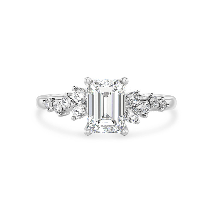 Anillo solitario tipo cluster 1.50 ct en oro blanco con diamante corte esmeralda