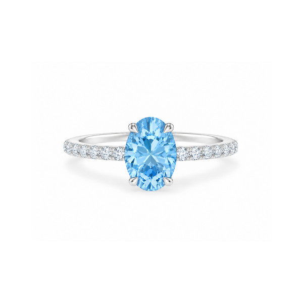 Anillo solitario con diamante de talla ovalada hecho a medida