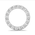 Bague alliance avec diamants synthétiques de 3.40 carat en or blanc