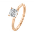 1.00 carat bague solitaire avec un diamant synthétique coussin en or rouge