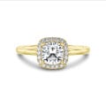 1.00 carats bague solitaire de type auréole avec un diamant synthétique coussin en or jaune avec diamants synthétiques ronds