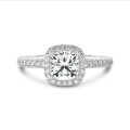1.00 carats bague solitaire de type auréole avec un diamant synthétique coussin en or blanc avec diamants synthétiques ronds