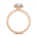 2.00 carats bague solitaire de type auréole avec un diamant synthétique coussin en or rouge avec diamants synthétiques ronds