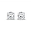 3.00 carats Boucles d'oreilles en or blanc avec diamant synthétique coussin solitaire