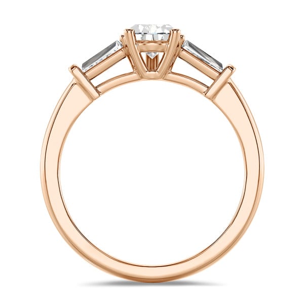 Search all PLP - 1.00 carat bague trilogie en or rouge avec un diamant de laboratoire poire et deux diamants de laboratoire baguettes de forme conique