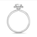 3.00 carats bague solitaire de type auréole avec un diamant de laboratoire émeraude en or blanc avec diamants de laboratoire ronds
