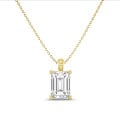 1.00 carat Pendentif solitaire avec diamant de laboratoire émeraude en or jaune