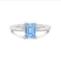1.00 carat bague solitaire avec un diamant synthétique émeraude bleu en or blanc