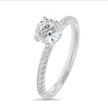 2.00 carat bague solitaire en or blanc avec diamants de laboratoire sur les côtés