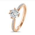 1.00 carats bague solitaire en or rouge avec diamants de laboratoire ronds (tour complet)