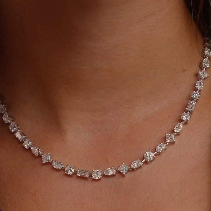 24.70 carat collier de diamants synthétiques en or jaune avec pendentif détachable