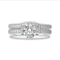 1.00 carat bague solitaire en or blanc avec diamants de laboratoire sur les côtés