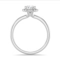 5.00 carats bague solitaire de type auréole avec un diamant synthétique poire en or blanc avec diamants synthétiques ronds