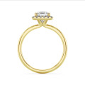 2.00 carats bague solitaire de type auréole avec un diamant synthétique taille asscher en or jaune et diamants synthétiques ronds