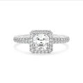 2.00 carats bague solitaire de type auréole avec un diamant synthétique taille asscher en or blanc et diamants synthétiques ronds