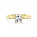 3.00 carat bague solitaire avec un diamant de taille radiant synthétique en or jaune