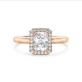 5.00 carat bague solitaire de type auréole avec un diamant de taille radiant synthétique en or rouge et diamants synthétiques ronds