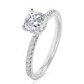 1.00 carats bague solitaire avec un diamant synthétique coussin et un halo caché en or blanc