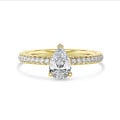 3.00 carats bague solitaire avec un diamant synthétique poire et un halo caché en or jaune