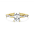 1.00 carat bague solitaire avec un diamant de taille radiant synthétique et un halo caché en or jaune