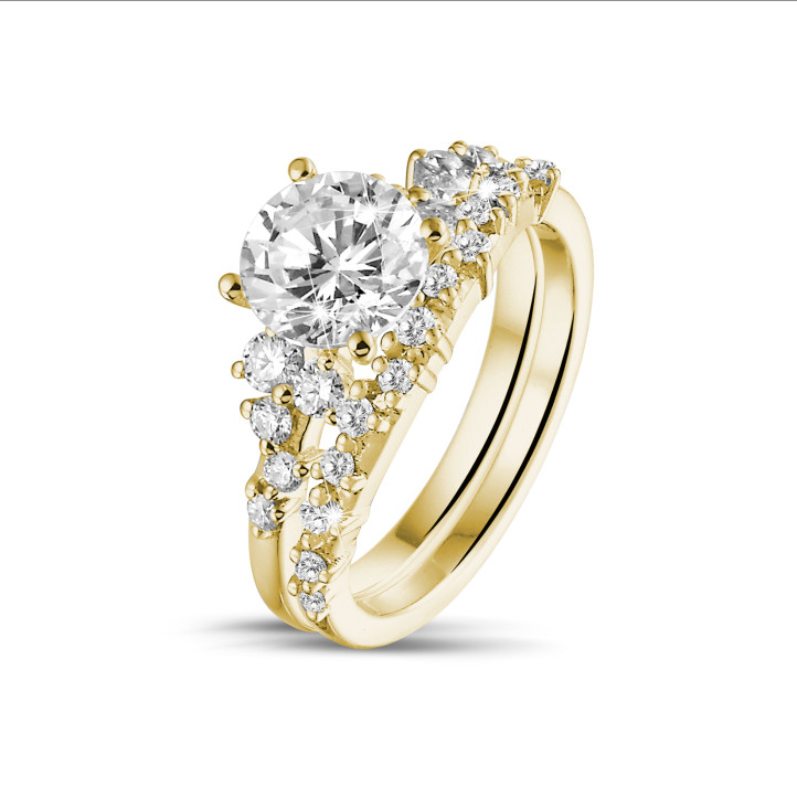1.00 carat bague solitaire en grappe avec un diamant rond en or jaune