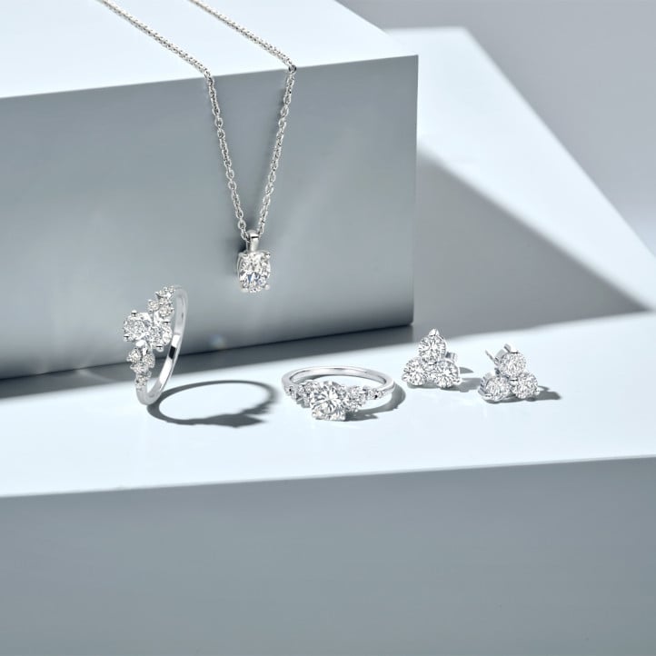 5.00 carat Pendentif solitaire avec diamant synthétique ovale en or jaune