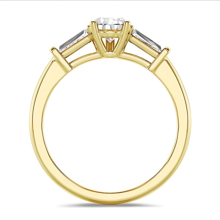 3.00 carat Bague trilogie en or jaune avec un diamant de laboratoire poire et deux diamants de laboratoire baguettes de forme conique