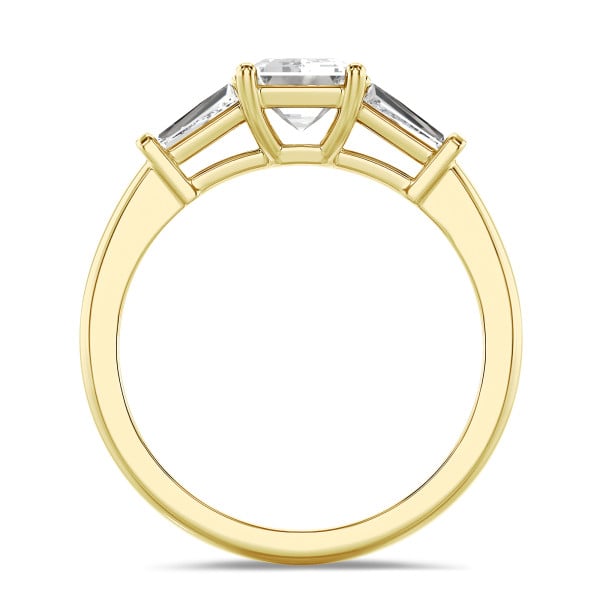 Search all PLP - 3.00 carat Bague trilogie en or jaune avec un diamant de laboratoire émeraude et deux diamants de laboratoire baguettes de forme conique